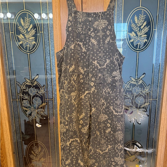 Easel Patterned Overalls in Gray and Cream Medium - Picture 4 of 7